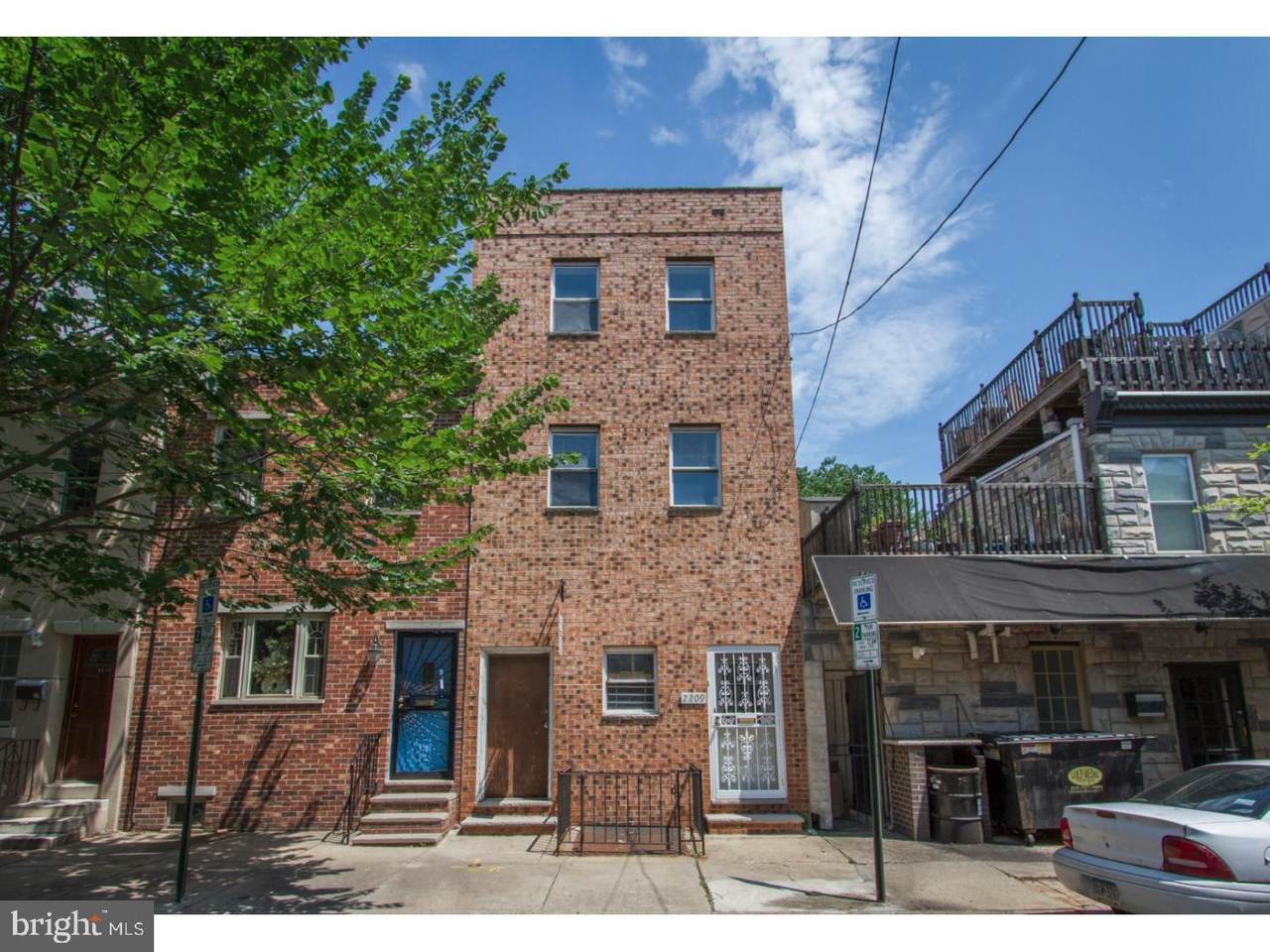 2209 Carpenter Street - Photo 1