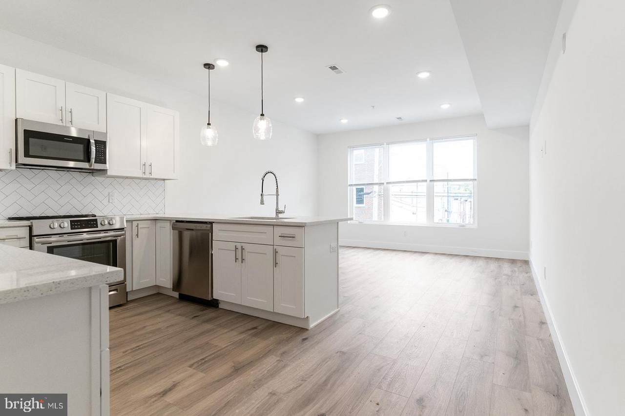 2429 Thompson Street - Photo 1