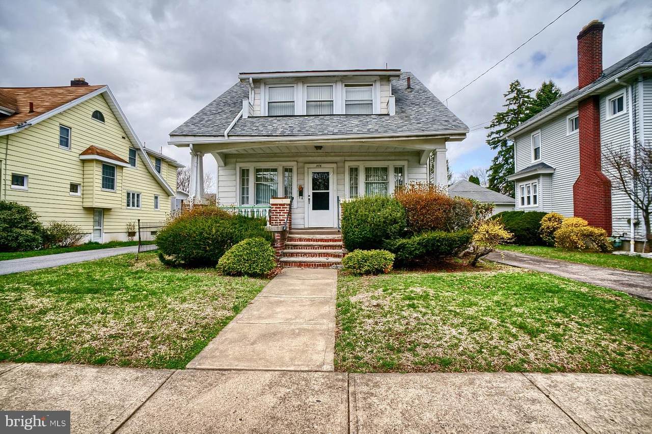 574 Warren Avenue - Photo 1