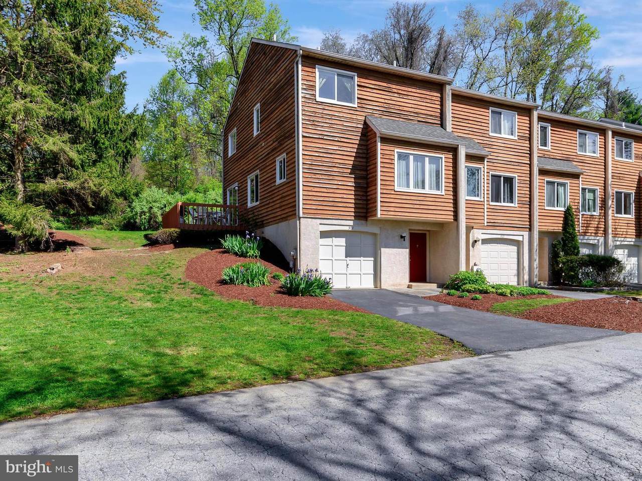 301 Point Drive - Photo 1