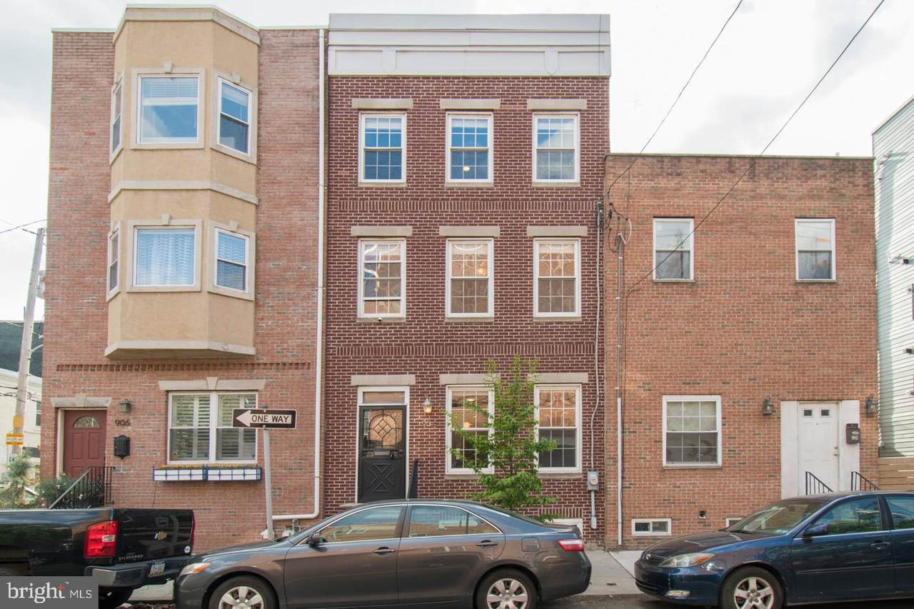 904 19TH Street - Photo 1