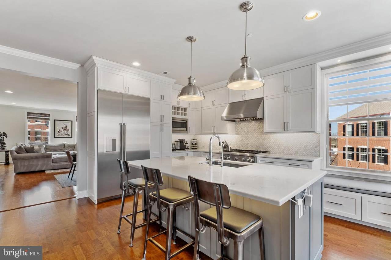 702 Captains Way - Photo 1