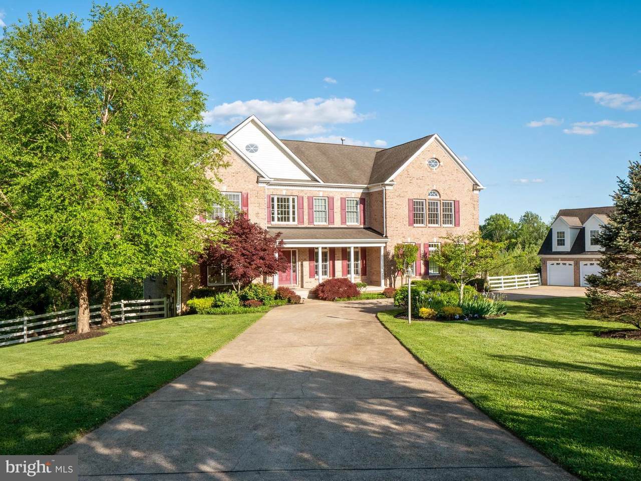 721 Sunpoint Road - Photo 1
