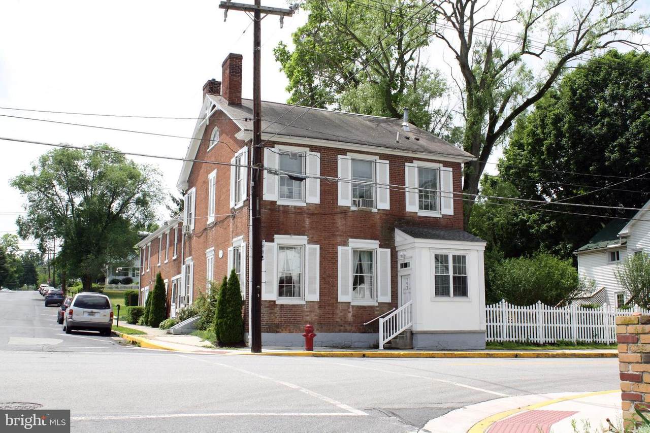 203 W Pitt St - Photo 1