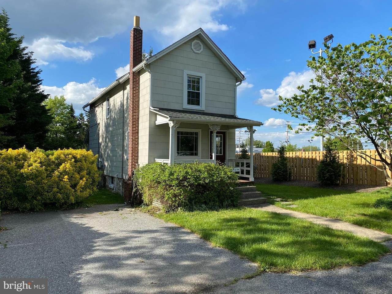 1626 Bellona Avenue - Photo 1