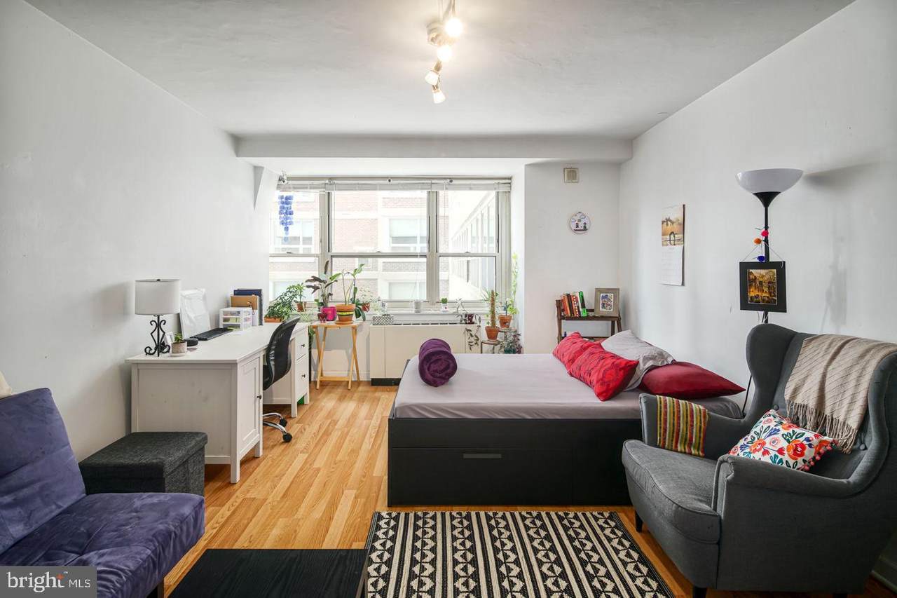 1806-18 Rittenhouse Square - Photo 1