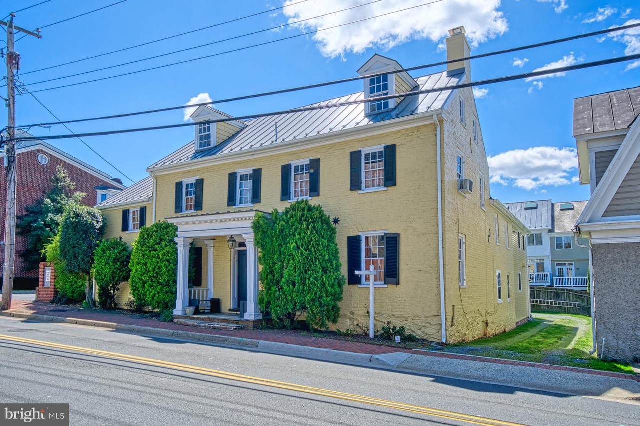 209 Loudoun Street - Photo 1