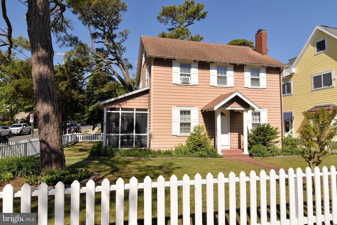 607 King Charles Avenue - Photo 1