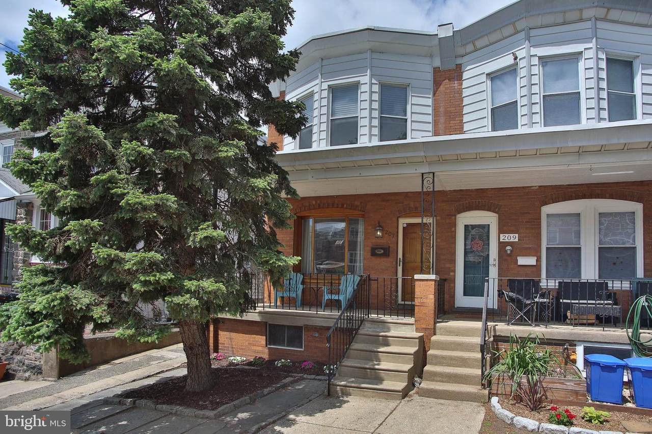 207 Lauriston Street - Photo 1