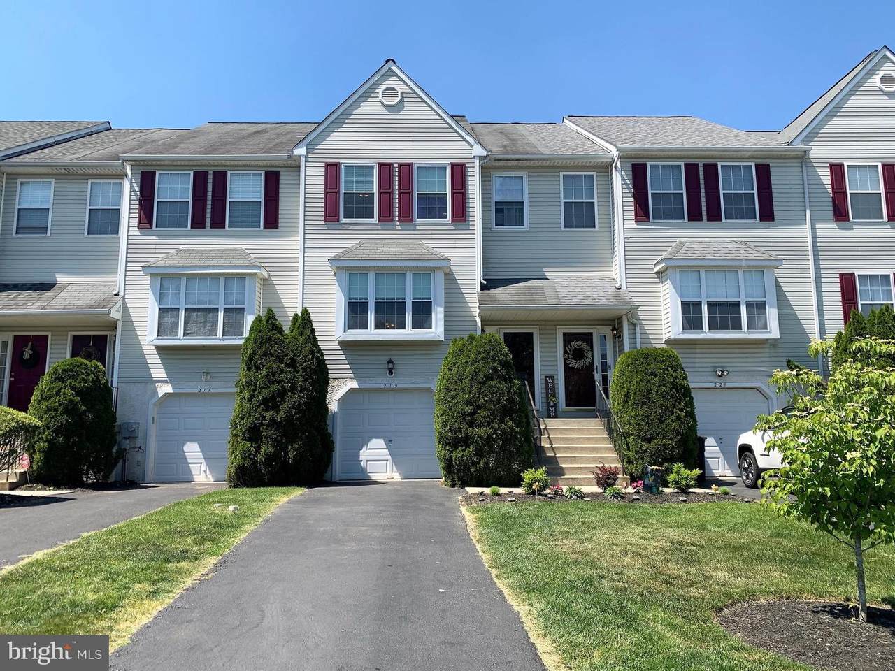 219 Spring Valley Way - Photo 1