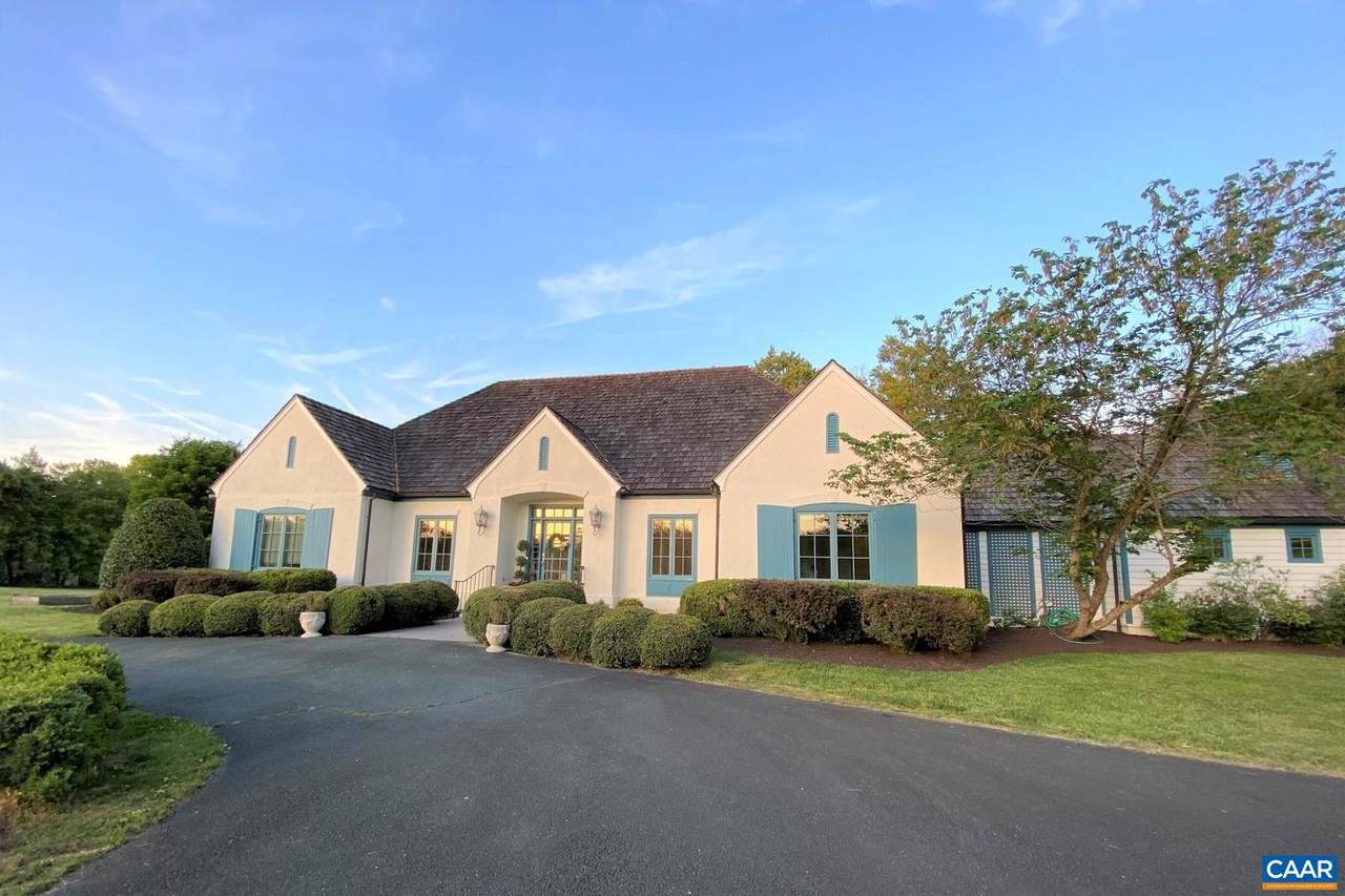 935 Club Drive - Photo 1