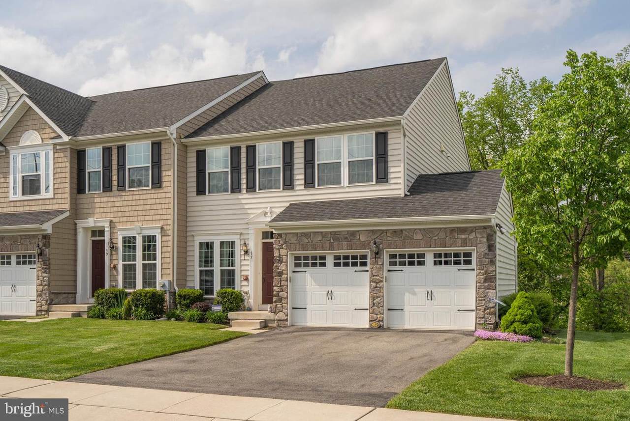 37 Hawkswell Circle - Photo 1