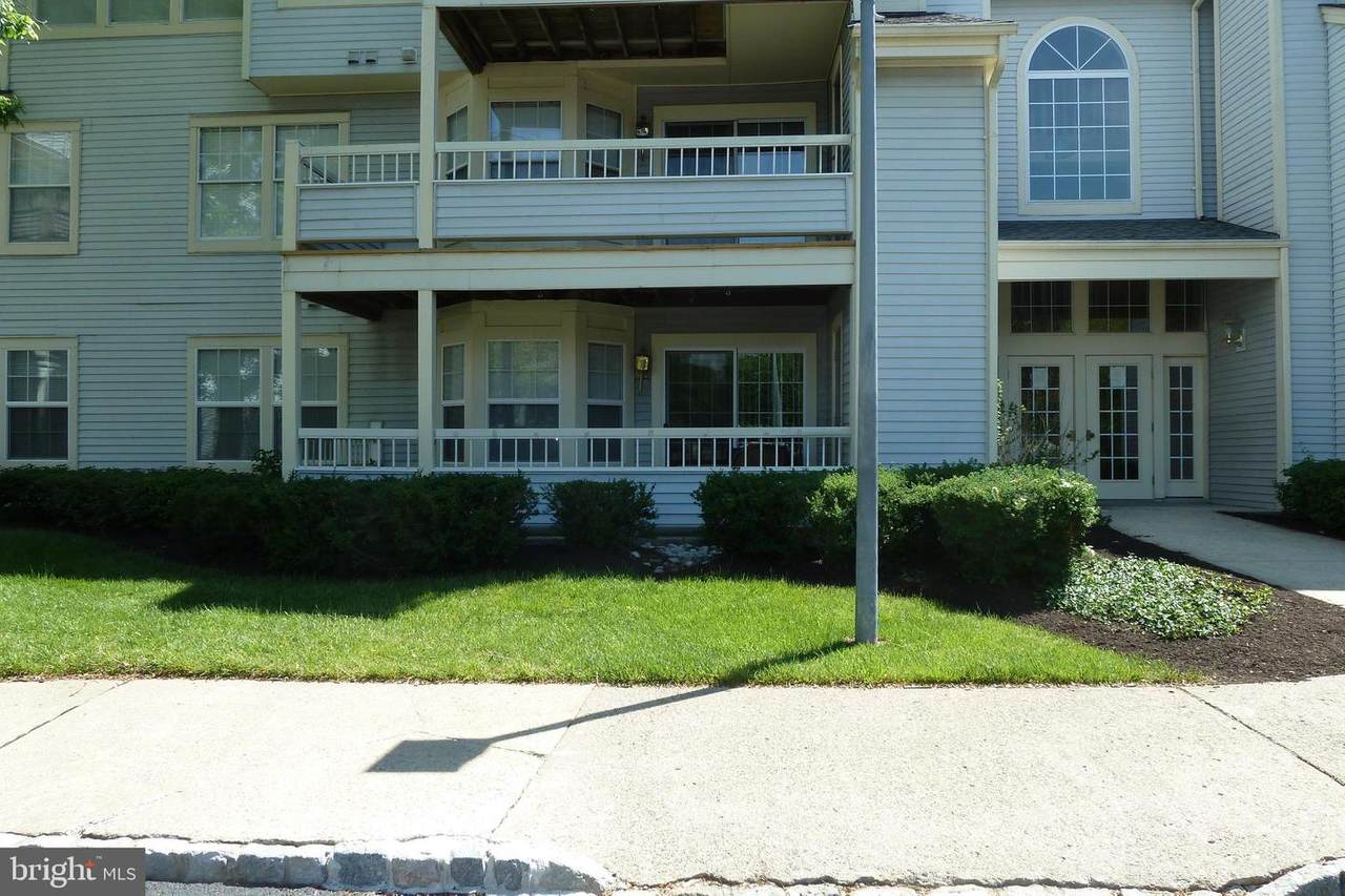 201 Salem Court - Photo 1