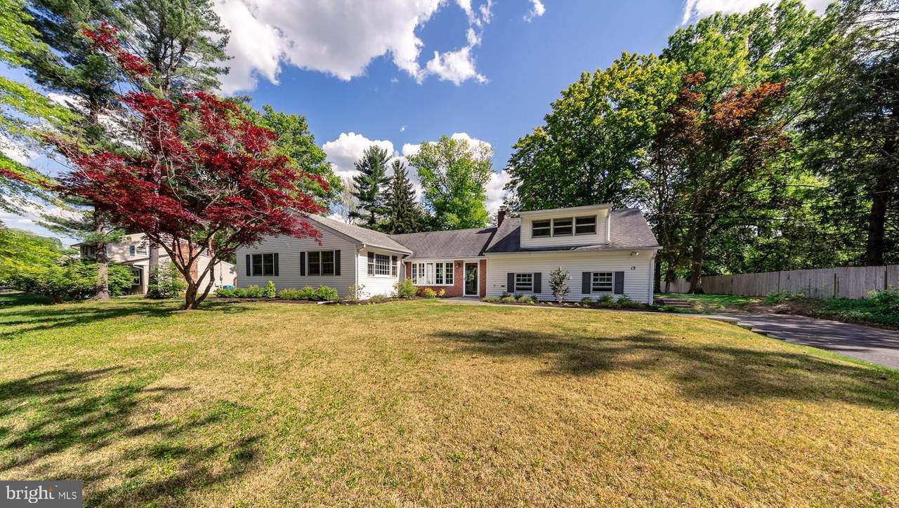 13 Colonial Avenue - Photo 1