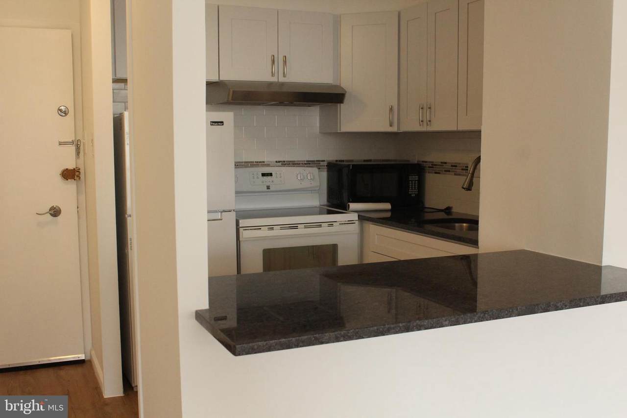 224-30 Rittenhouse Square - Photo 1