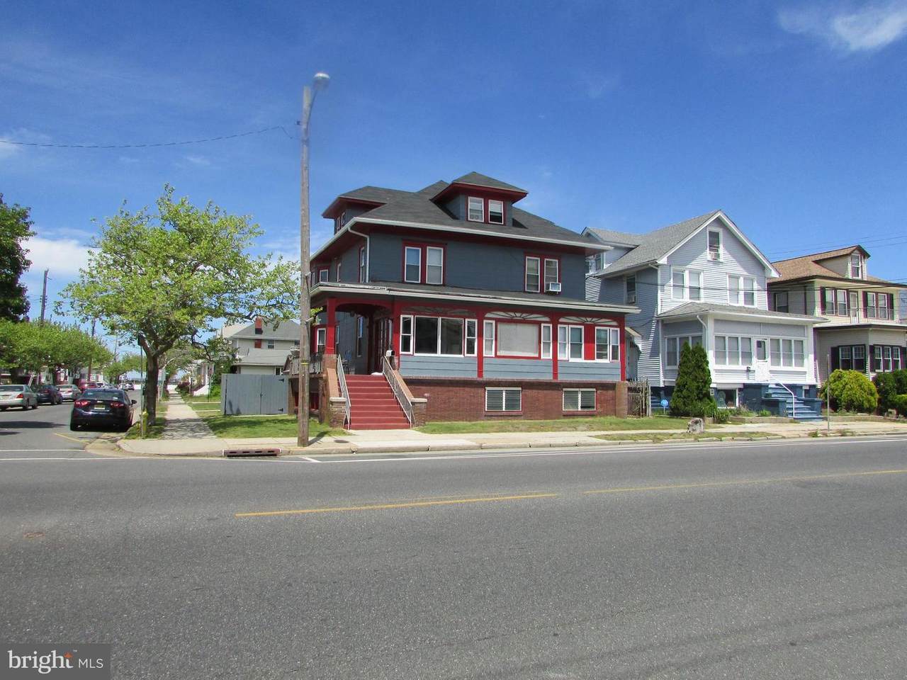 4925 Ventnor Avenue - Photo 1