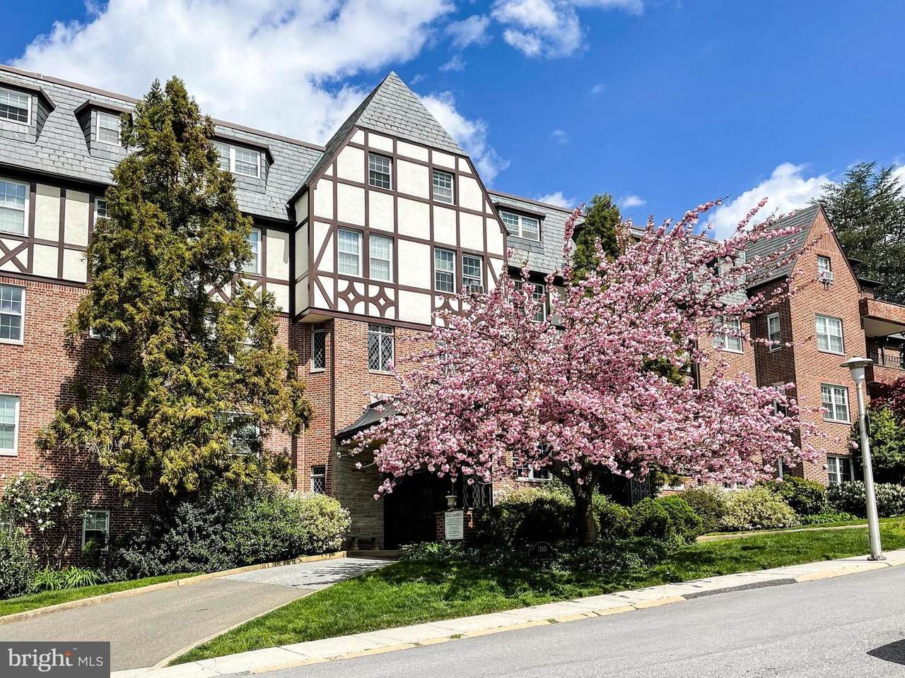 310 Ridgemede Road - Photo 1