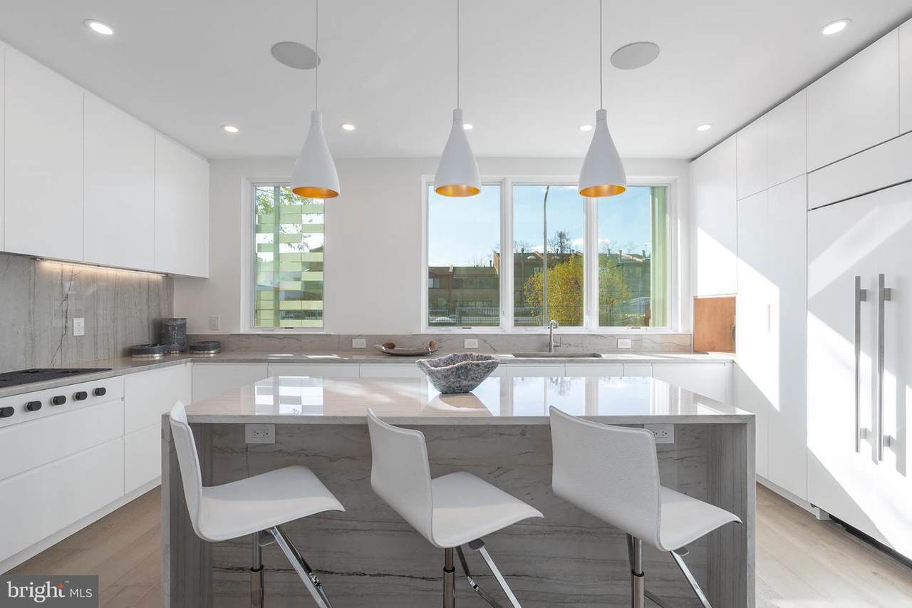 2043 Lombard Street - Photo 1