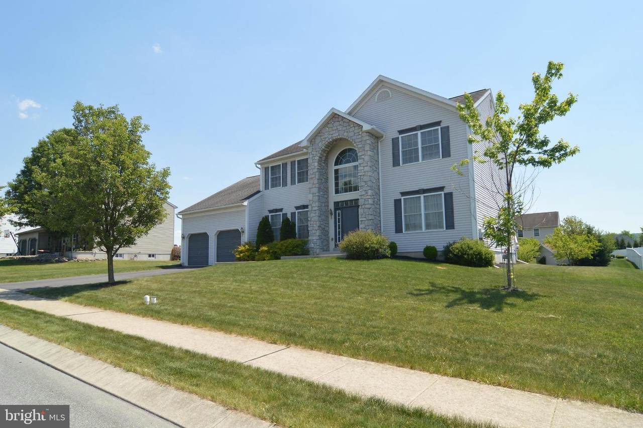 199 Sandhurst Boulevard - Photo 1