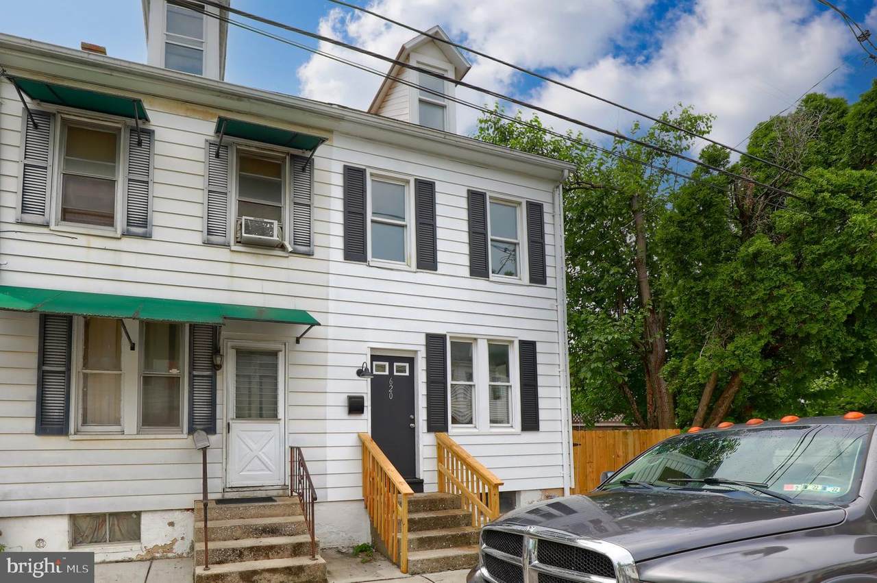620 Vander Avenue - Photo 1