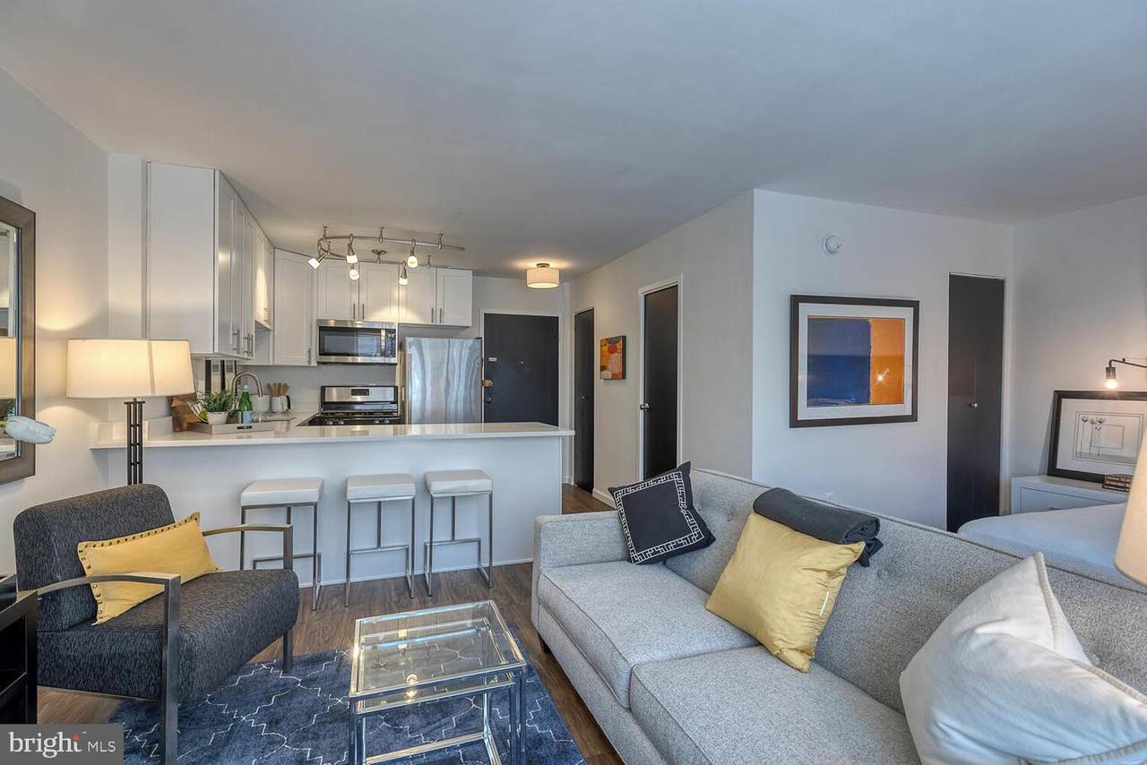 922 24TH Street - Photo 1