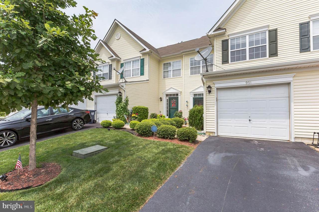 951 Lansdowne Road - Photo 1