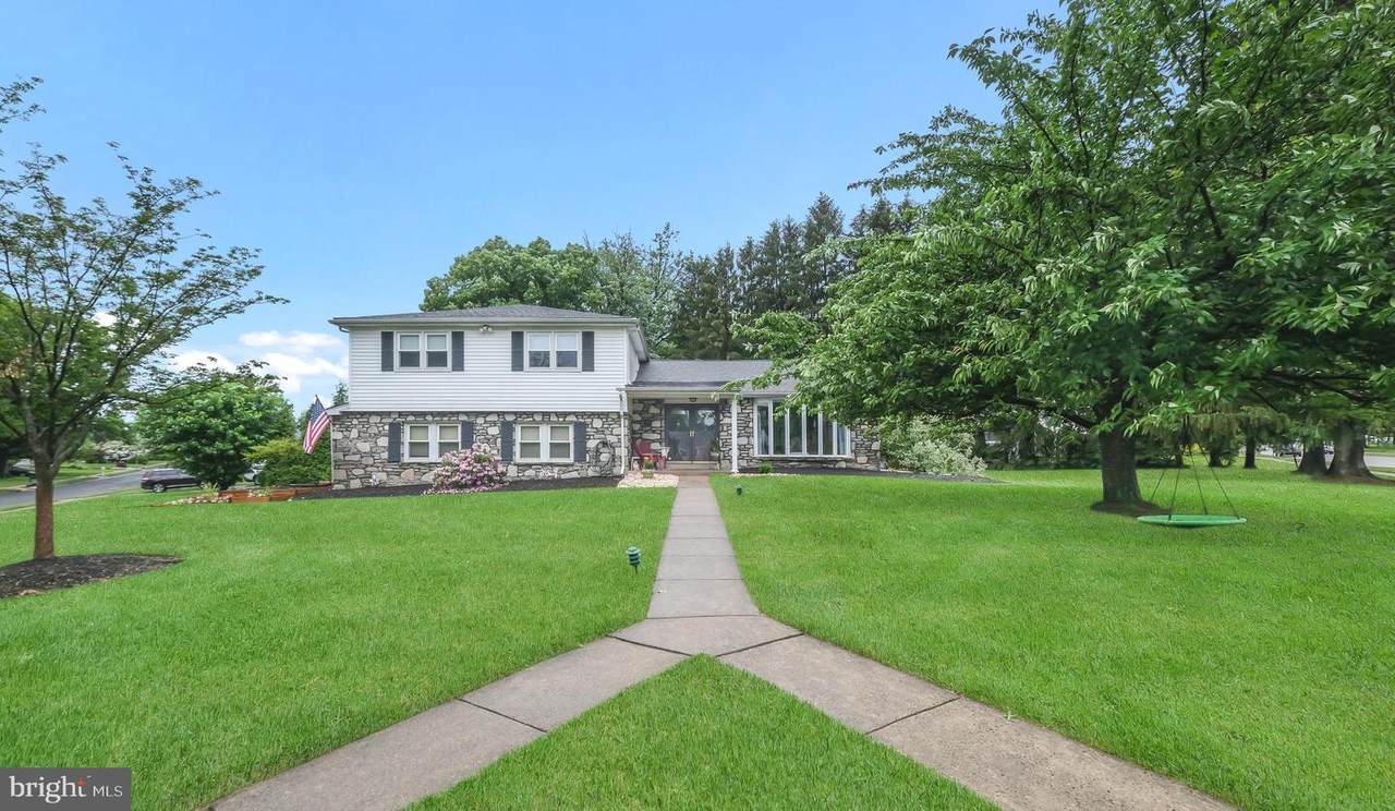 958 Warfield Lane - Photo 1