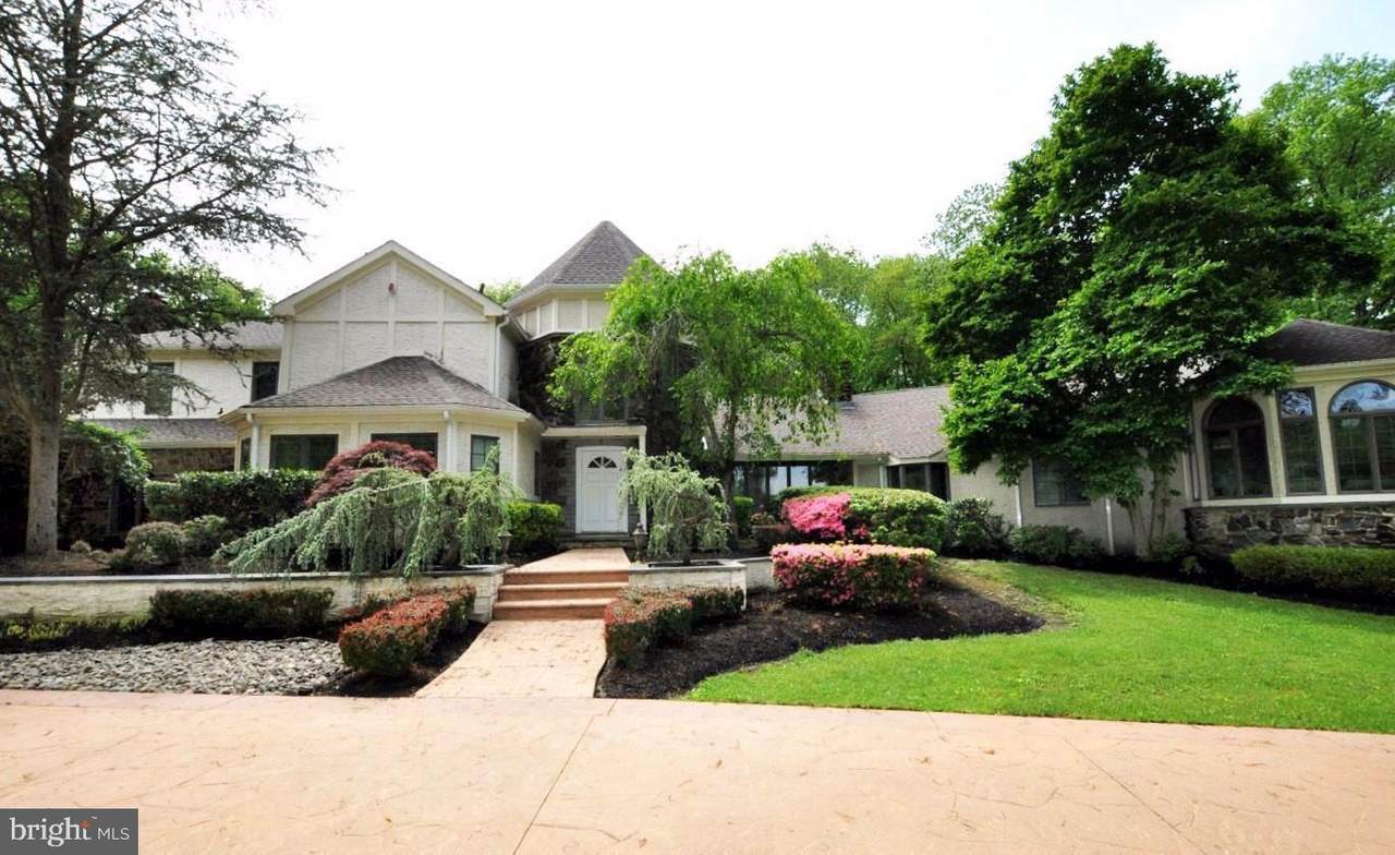 10 Tudor Lane - Photo 1