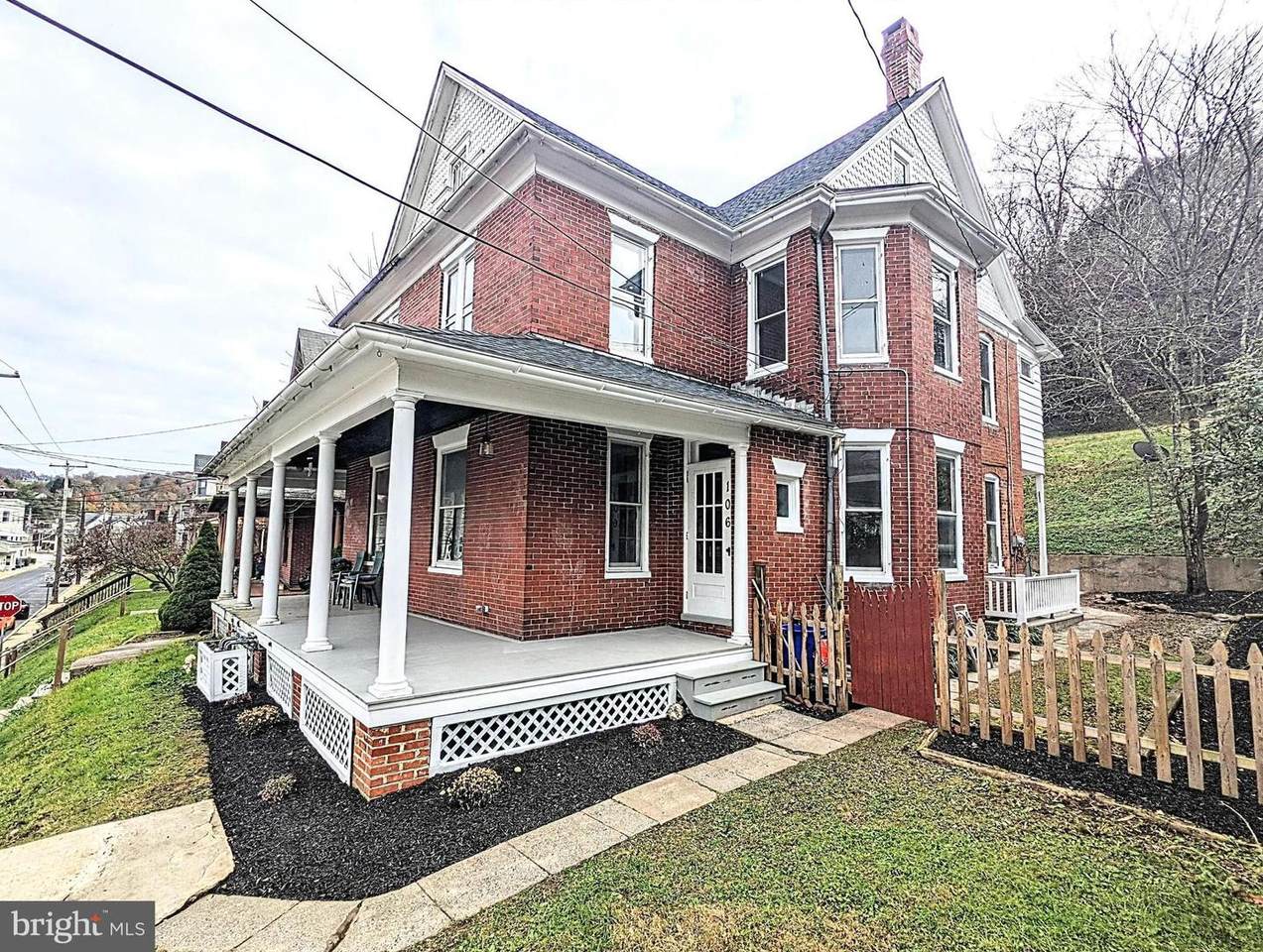 106 Hanover Street - Photo 1