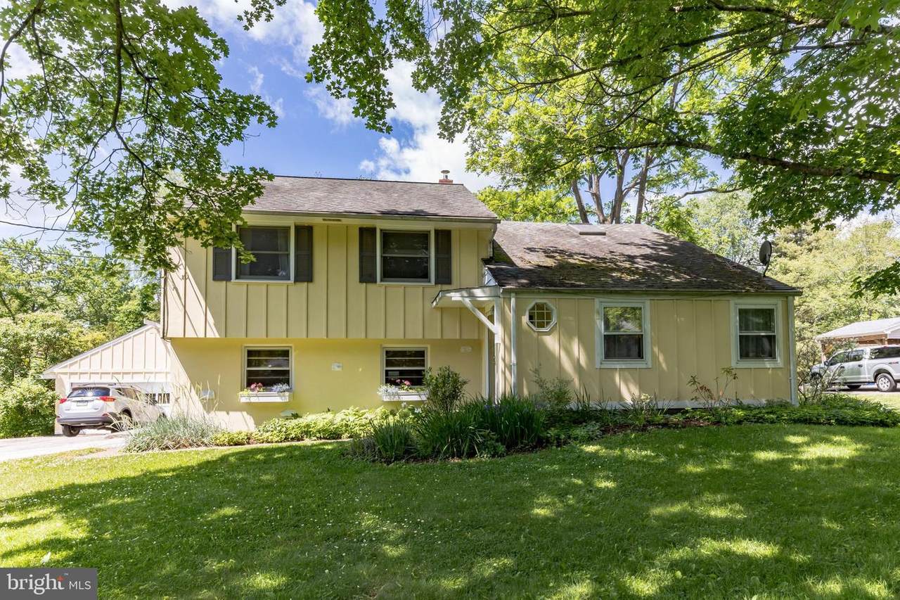 608 Warren Avenue - Photo 1