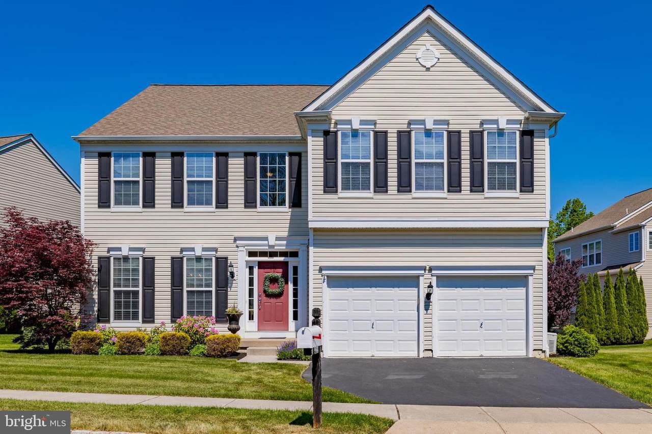 305 Armstrong Drive - Photo 1