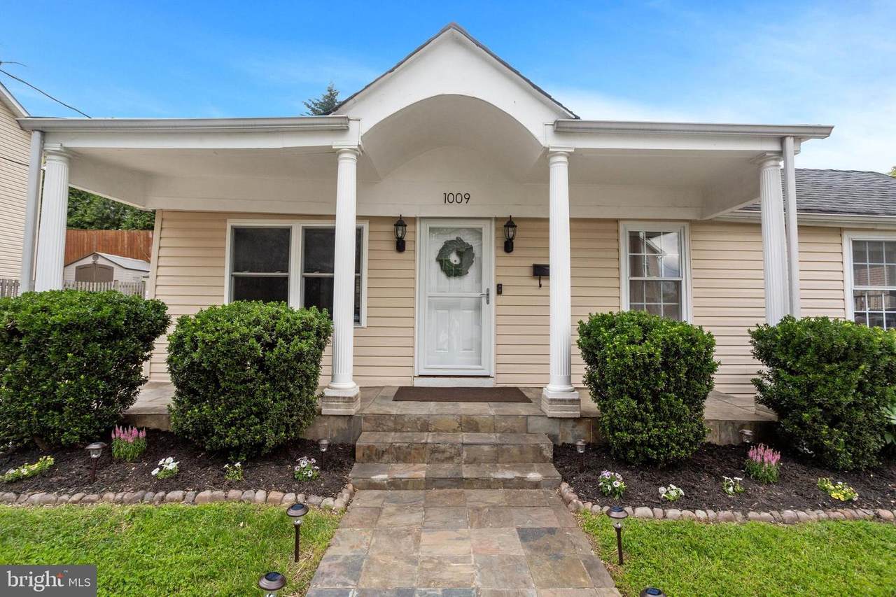 1009 Queen Street - Photo 1