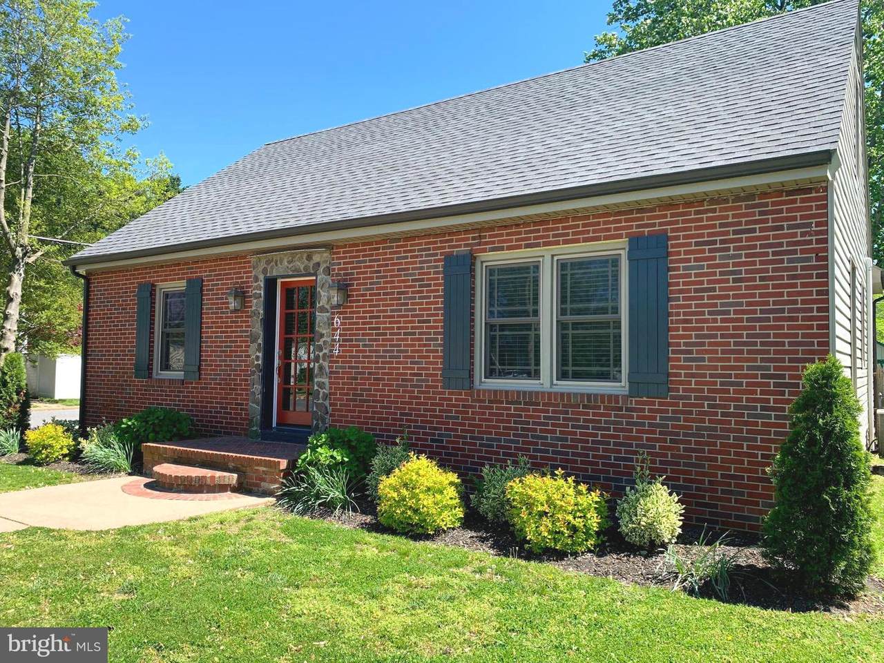 644 Elizabeth Street - Photo 1