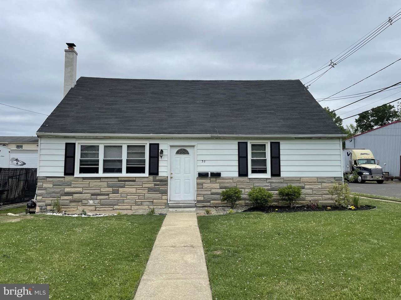 32 Chestnut Avenue - Photo 1