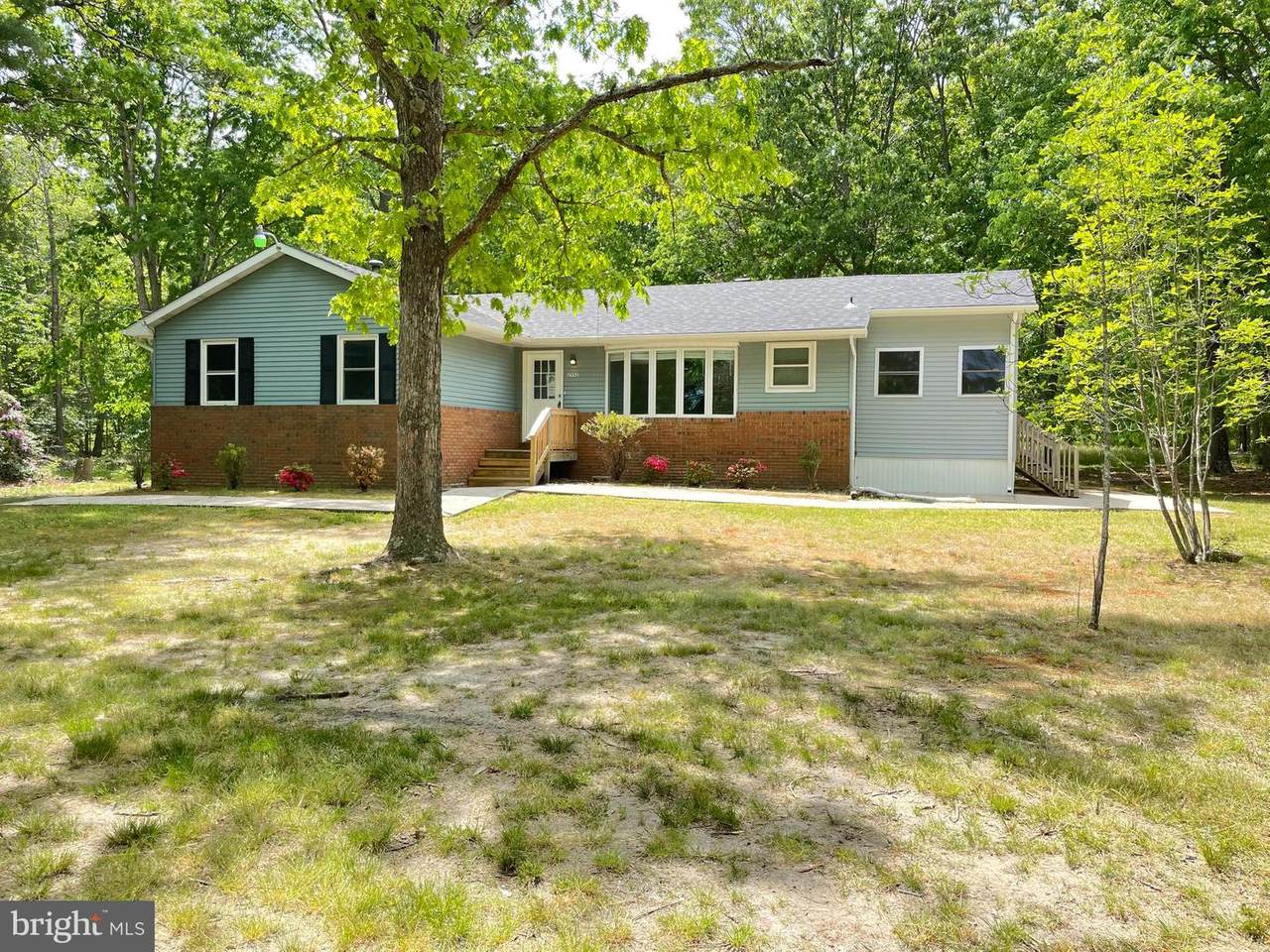 2552 East Avenue - Photo 1