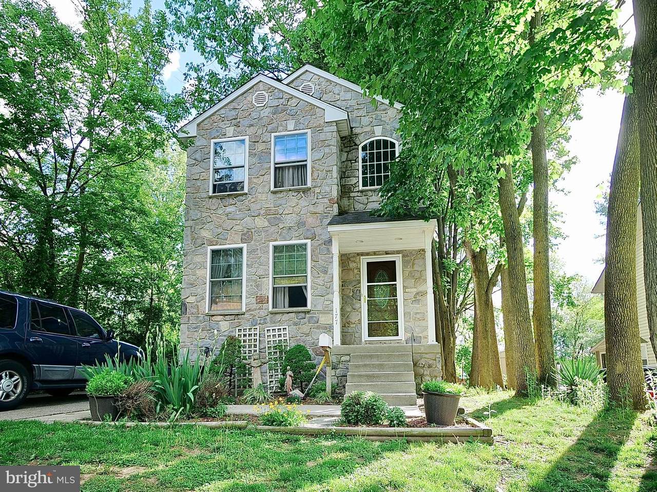 177 Balignac Avenue - Photo 1