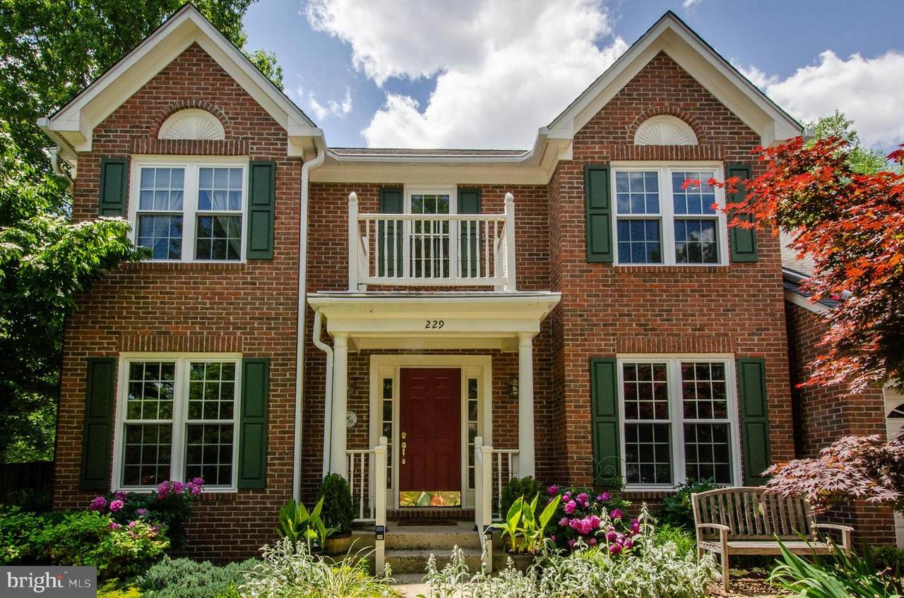 229 Newhall Place - Photo 1