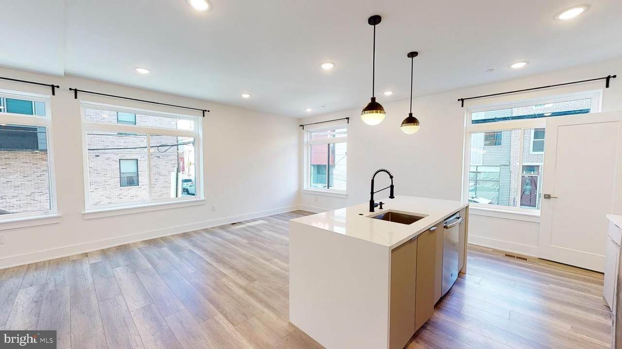 812 16TH Street - Photo 1