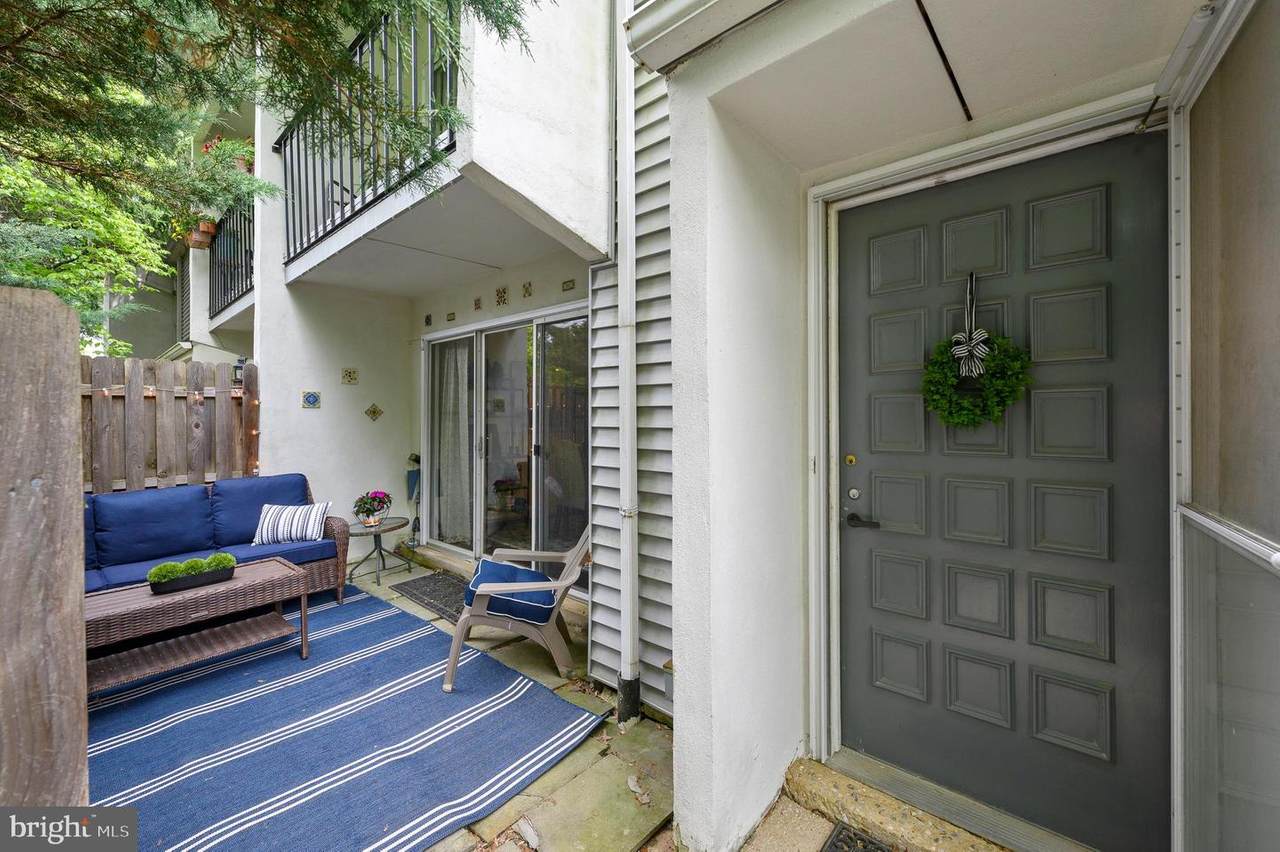 272 Chelsea Circle - Photo 1