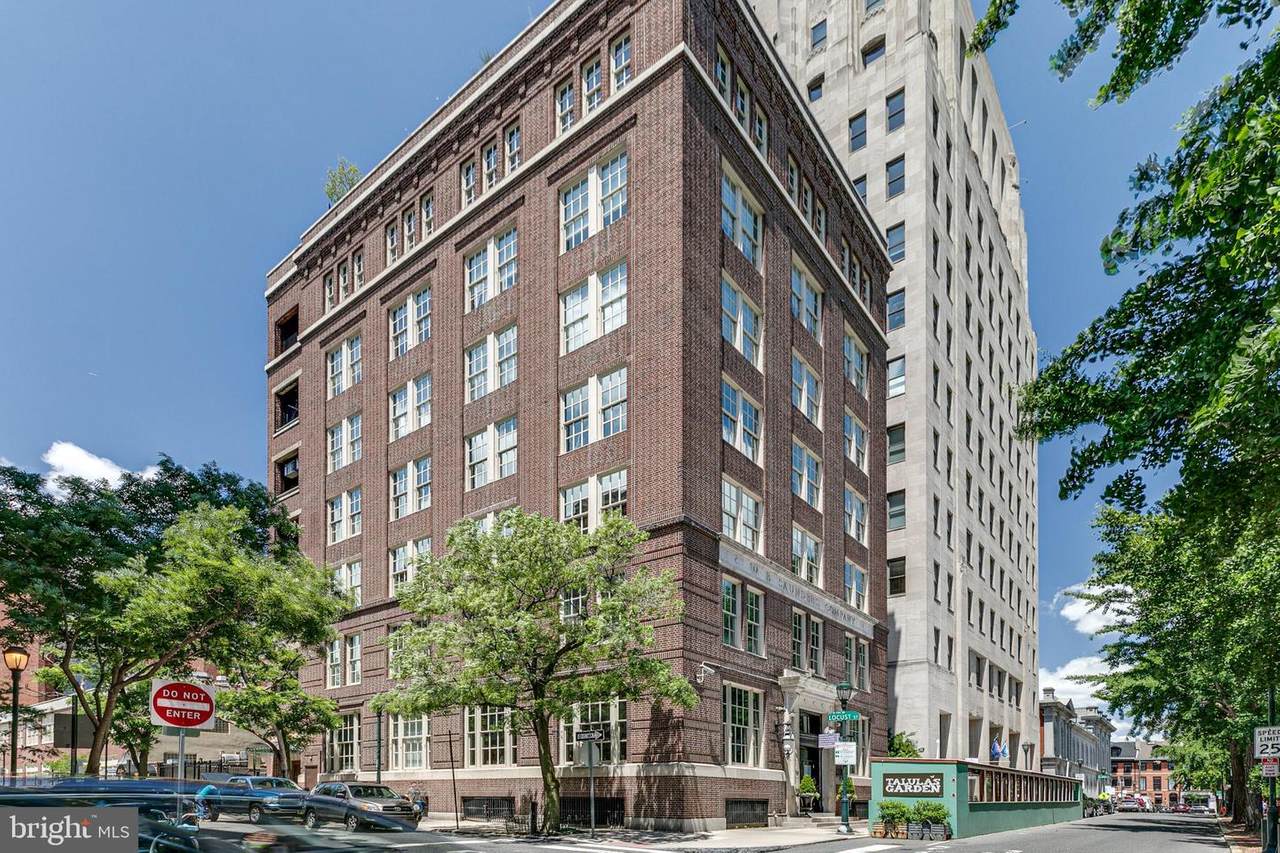 220 Washington Square - Photo 1