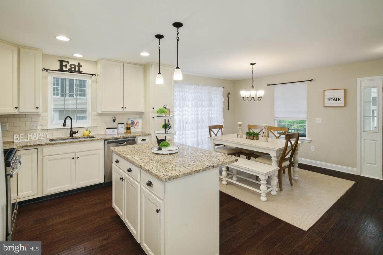 1205 Lexington Mews - Photo 1