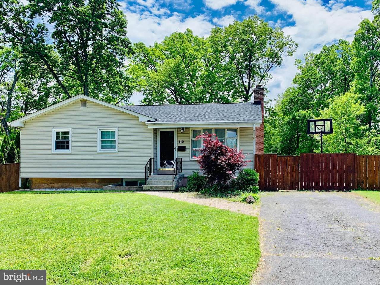 219 Hutton Street - Photo 1
