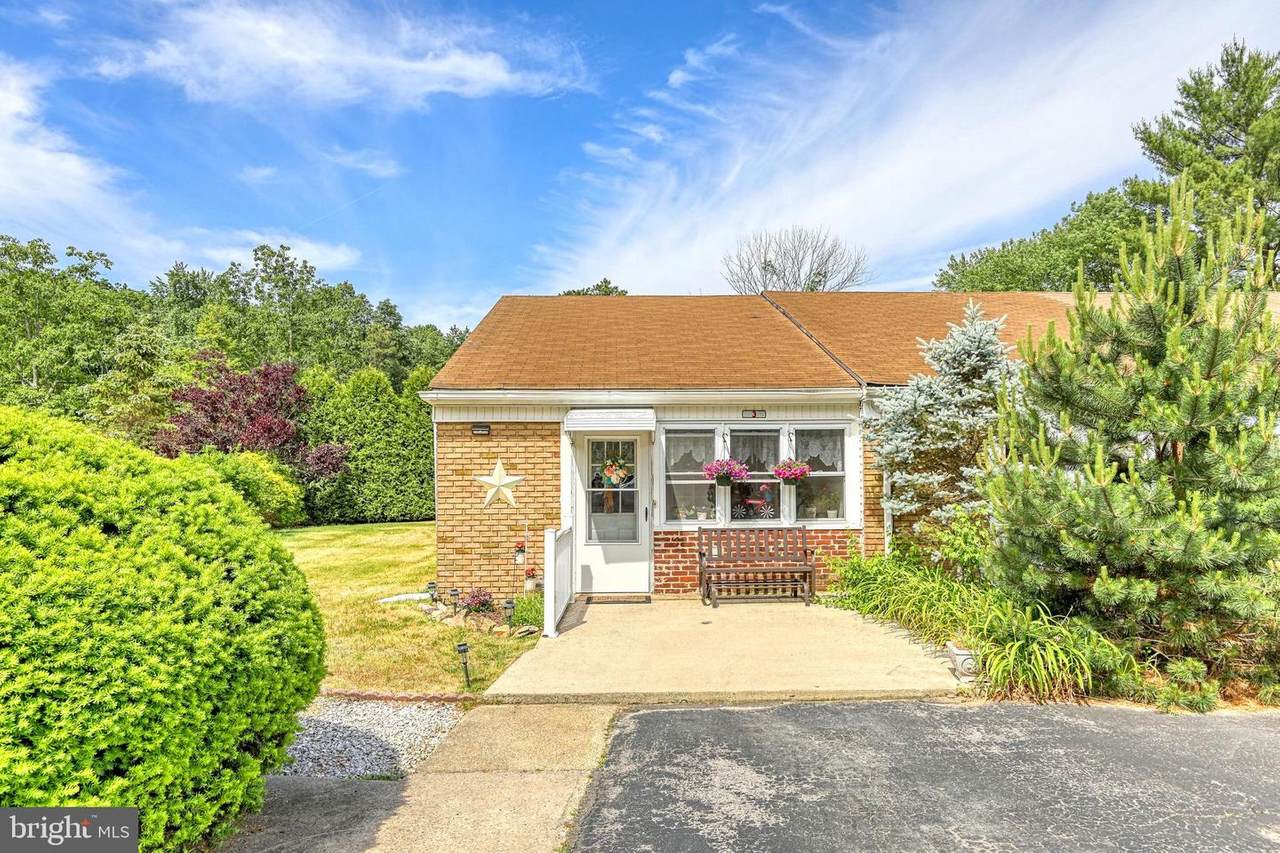 3 Kingston Way - Photo 1