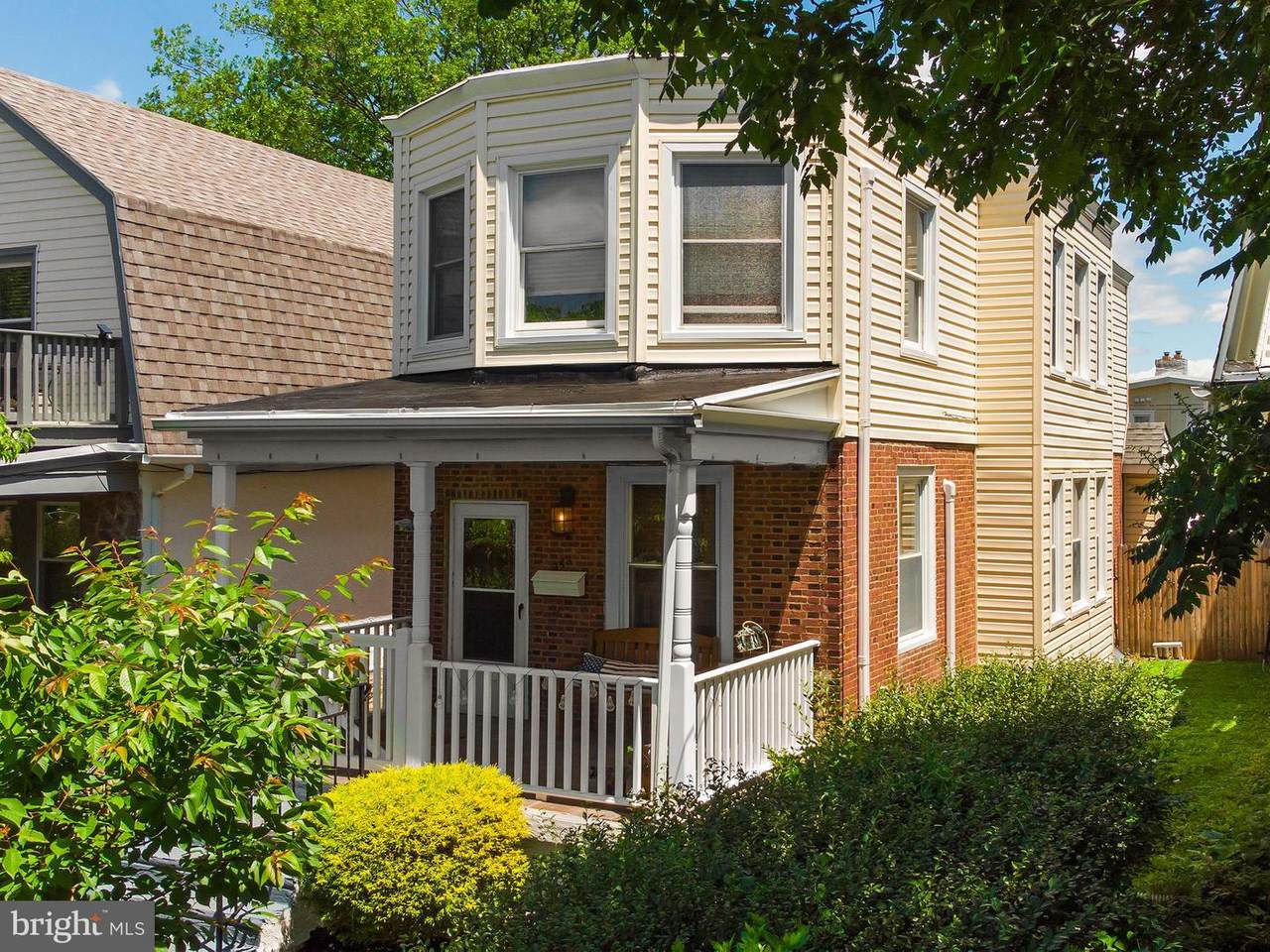 243 Iona Avenue - Photo 1
