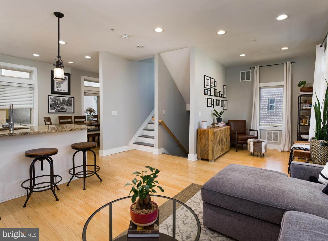 825 Darien Street - Photo 1