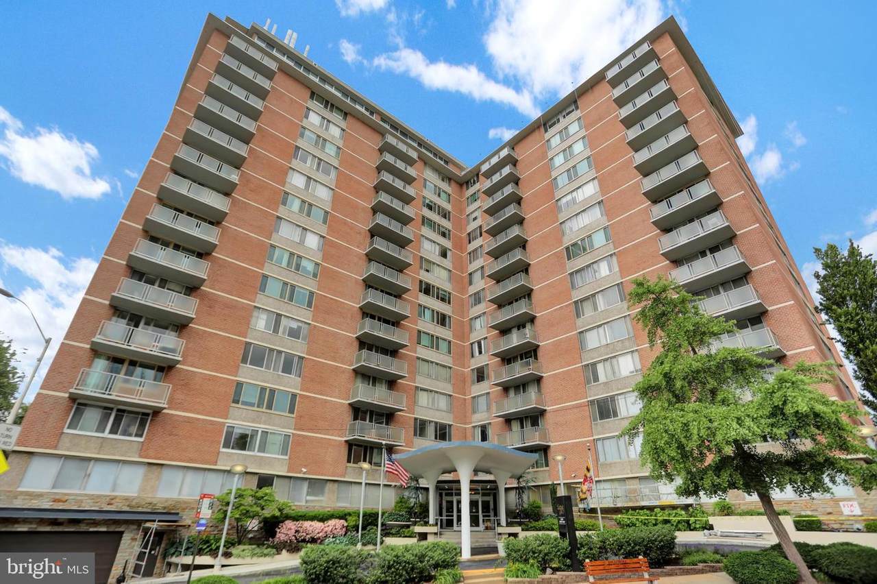 1 University Parkway - Photo 1