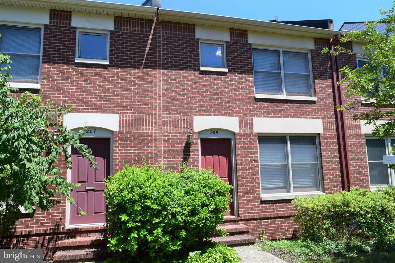 209 Roundhouse Court - Photo 1