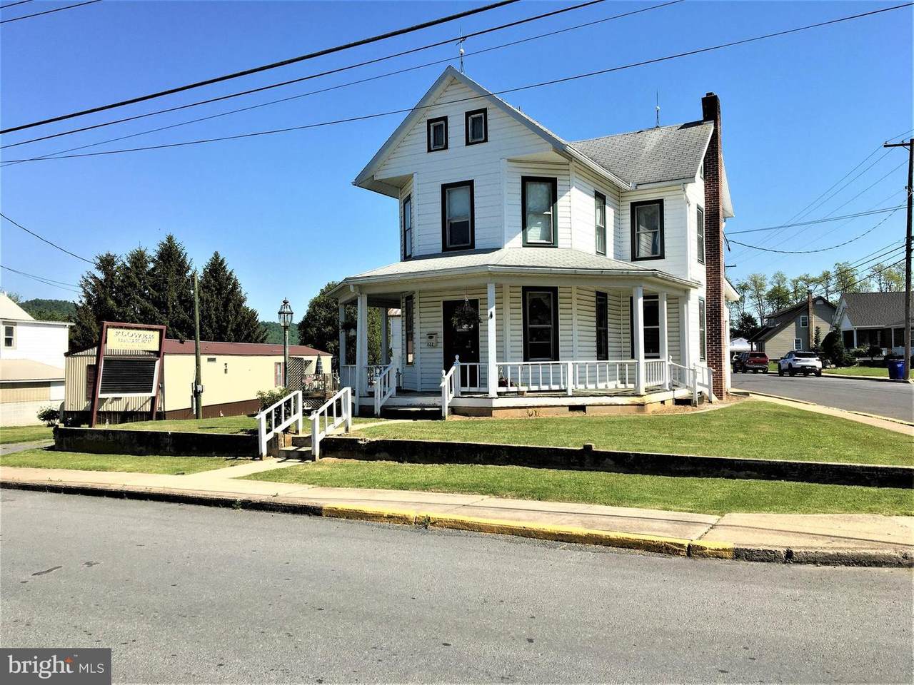 318-322 E. North Street - Photo 1