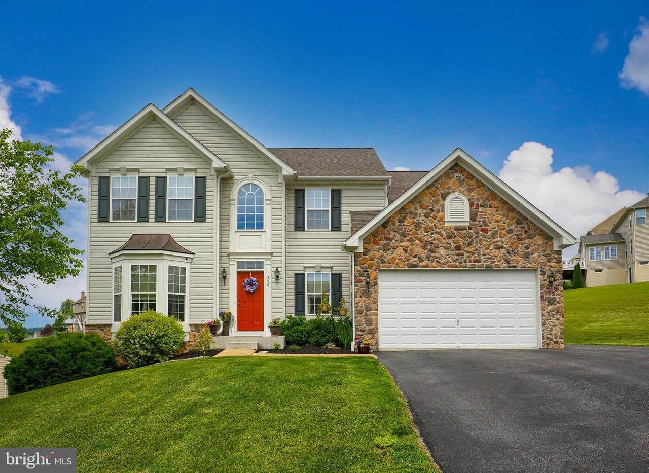 390 Lakeview Drive - Photo 1