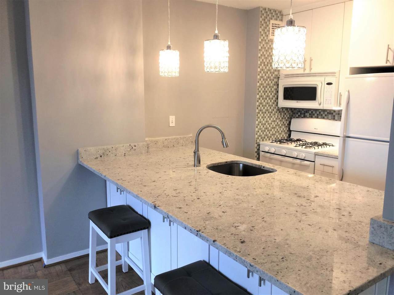 11801 Rockville Pike - Photo 1